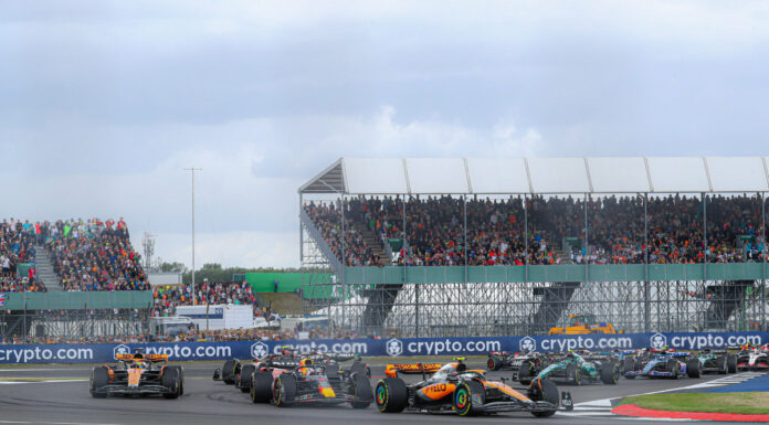A Silverstone vince Verstappen, Norris e Hamilton sul podio