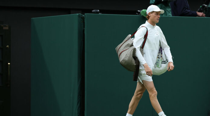 Sinner ai quarti a Wimbledon, Galan battuto in tre set