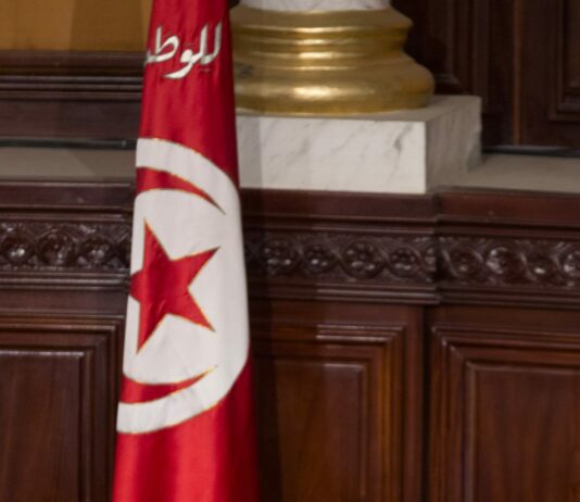 الحكومة التونسية تنفي زيادة أسعار الوقود والسلع الغذائية الأساسية