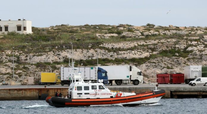 L’Europarlamento chiede agli Stati più impegno per salvare i migranti