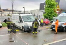 Milano, incidente sul lavoro. Uomo muore schiacciato dal suo fuurgone