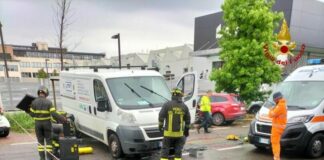 Milano, incidente sul lavoro. Uomo muore schiacciato dal suo fuurgone