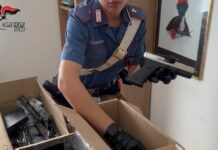 Roma, scoperto laboratorio per modificare armi giocattolo, 3 arresti