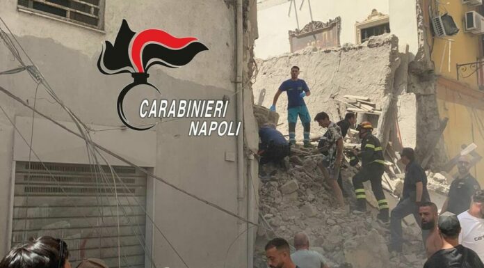 Crolla una palazzina a Torre del Greco, Prefetto “Nessun disperso”
