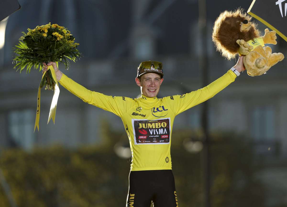Vingegaard domina la crono e rafforza il primato al Tour Vingegaard domina la crono e rafforza il primato al Tour