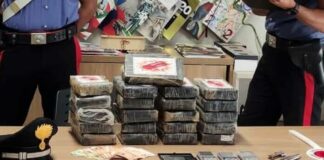 Cocaina ripescata in mare, undici fermati a Lampedusa