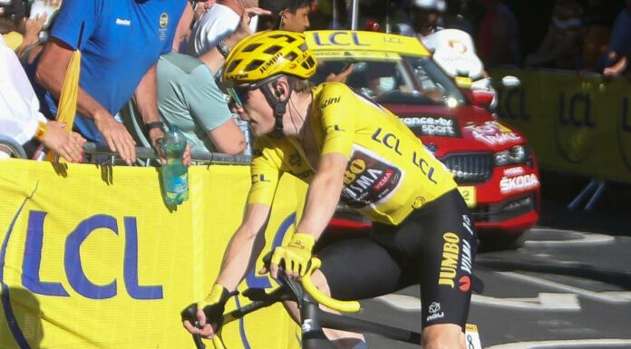 Gall vince tappa regina al Tour, Vingegaard resta leader