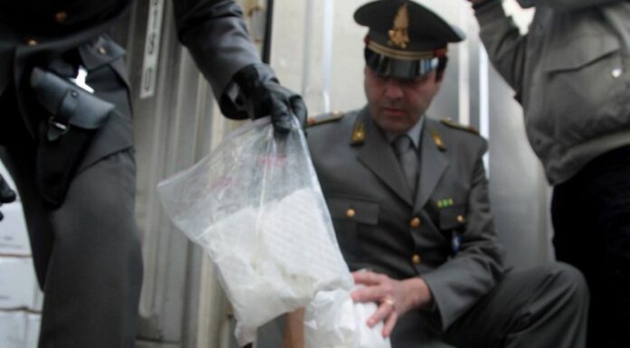 Nave con 5.3 tonnellate di cocaina nel mare di Sicilia, 5 arresti