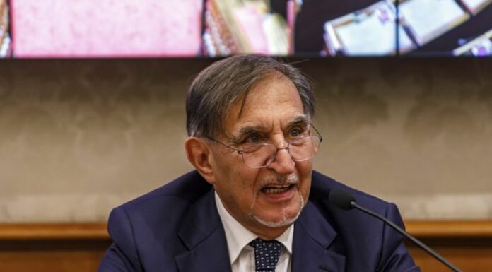 Vitalizi, La Russa “Materia si può riprendere”