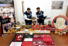Scavi clandestini, a Caserta ingente sequestro di reperti archeologici