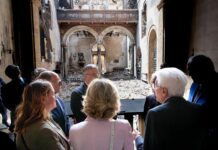 Mattarella visita chiesa di Palermo danneggiata dalle fiamme