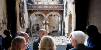 Mattarella visita chiesa di Palermo danneggiata dalle fiamme