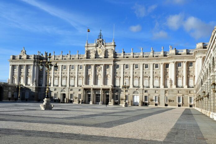 IL PALAZZO REALE SPAGNOLO