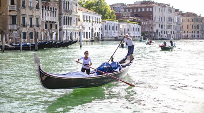 L’Unesco raccomanda di inserire Venezia tra i siti a rischio. Per il Comune serve un confronto