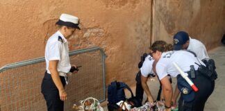 Sequestrata merce a venditori abusivi, 10 mila euro di multa