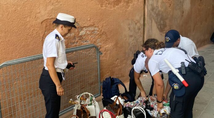 Sequestrata merce a venditori abusivi, 10 mila euro di multa