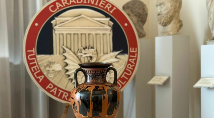 Recuperata un’anfora attica, Venturini “Arricchirà il patrimonio archeologico”