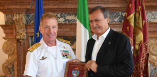 Brugnaro saluta il nuovo comandante della Capitaneria di Porto Marini