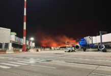 Notte di incendi a Palermo. Case minacciate da roghi. Riapre l’aeroporto