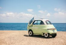 Microlino colora le spiagge di Riccione