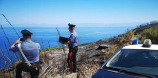 Provocano incendio con un telo mare, denunciati due turisti a Vulcano