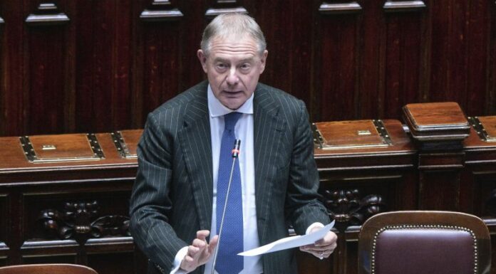 Urso “In atto riflessione sul canone Rai”