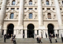 Piazza Affari chiude in lieve calo, mercati prudenti e attendisti