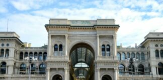 Vandalizzata a Milano la Galleria Vittorio Emanuele II, imbrattata con vernice spray