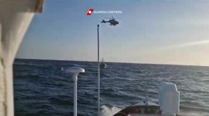 Naufragio al largo di Lampedusa, morti 41 migranti