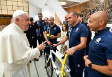 Corridori Athletica Vaticana in udienza da Papa Francesco