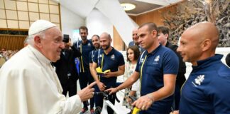 Corridori Athletica Vaticana in udienza da Papa Francesco