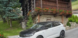 In viaggio per le vacanze con Opel Grandland GSe