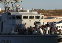 A Lampedusa sbarchi senza sosta, hotspot al collasso
