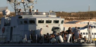 A Lampedusa sbarchi senza sosta, hotspot al collasso