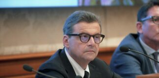 Calenda “Stop bandierine sul salario minimo, serve spirito costruttivo”