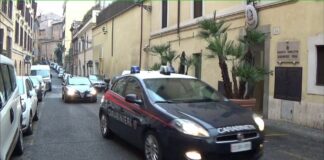 Violenta una donna e la riprende con il cellulare, arrestato a Roma
