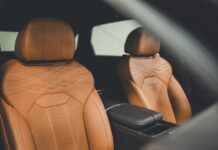 Bentley nel suo percorso sostenibile lancia la pelle Olive Tan