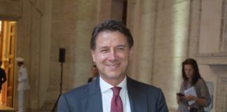 Salario minimo, Conte “Governo ha buttato la palla in tribuna”