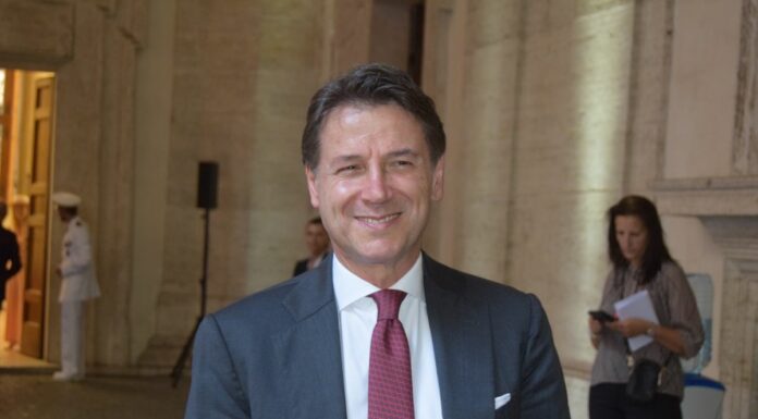 Salario minimo, Conte “Governo ha buttato la palla in tribuna”