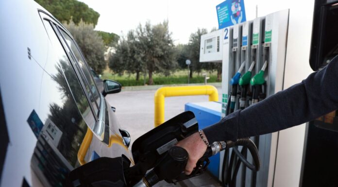 Carburanti, prezzi medi di gasolio e benzina stabili da tre giorni