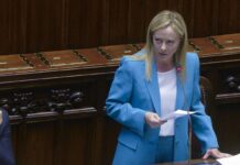 Italiani non pagano il conto in Albania, Meloni fa saldare l’ambasciata