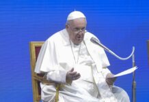 Papa “Ridurre le spese militari in favore di bisogni umanitari”