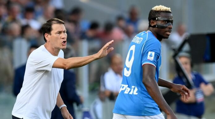 Osimhen trascina il Napoli, Frosinone battuto 3-1