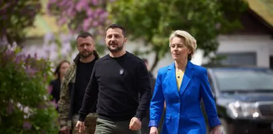 Ucraina, von der Leyen “Pieno sostegno a Zelensky, dall’Ue fondi per droni e missili”