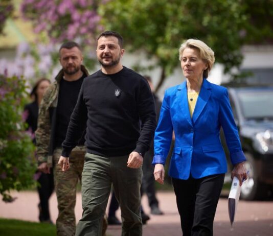 Ucraina, von der Leyen “Pieno sostegno a Zelensky, dall’Ue fondi per droni e missili”