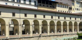 Imbrattate le colonne del Corridoio Vasariano a Firenze