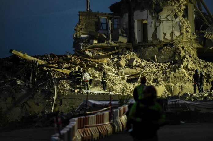 Terremoto Centro Italia, Amatrice, la situazione all' alba