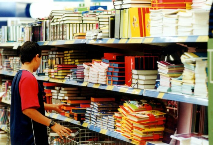 FOTO DI REPERTORIO - LIBRI DI SCUOLA, TESTI SCOLASTICI PER INIZIO ANNO , RITORNANO I BONUS LIBRI