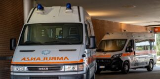 A Torino bimba cade dal quinto piano, presa al volo da un passante