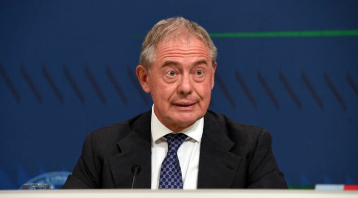 Caro benzina, Urso “Accise servono per i tagli del cuneo fiscale”